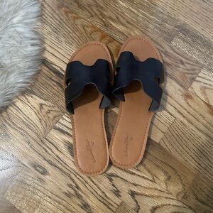 Universal Thread Sandals